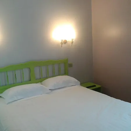 Le Sisley 2*